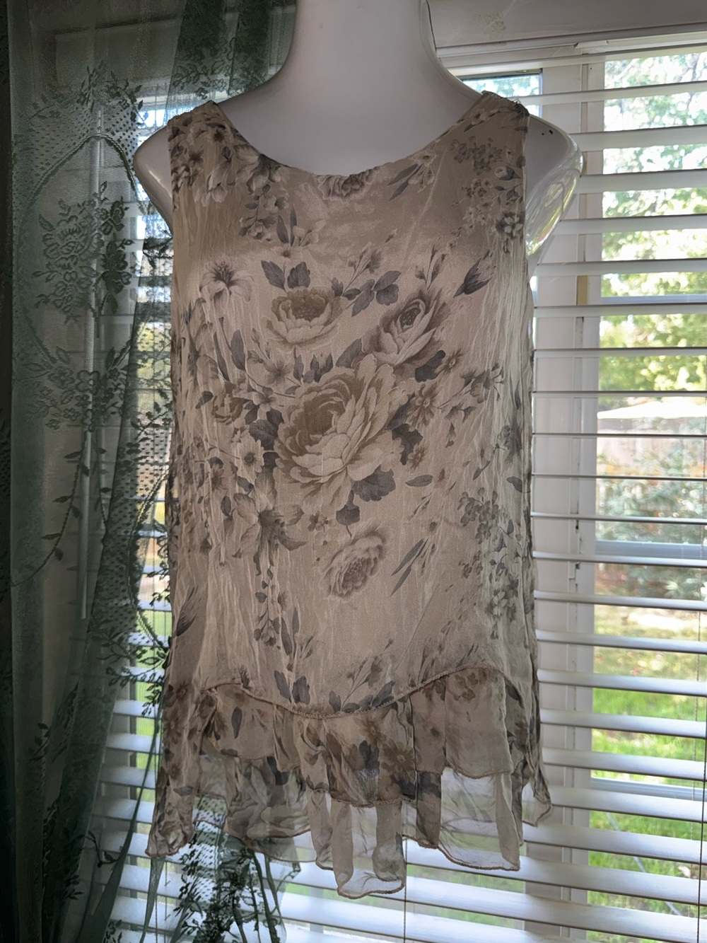 Giusy Women's Floral Ruffle-Hem Chiffon Camisole - Beige
